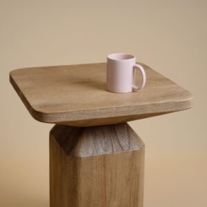 Grain detail on the mango wood top